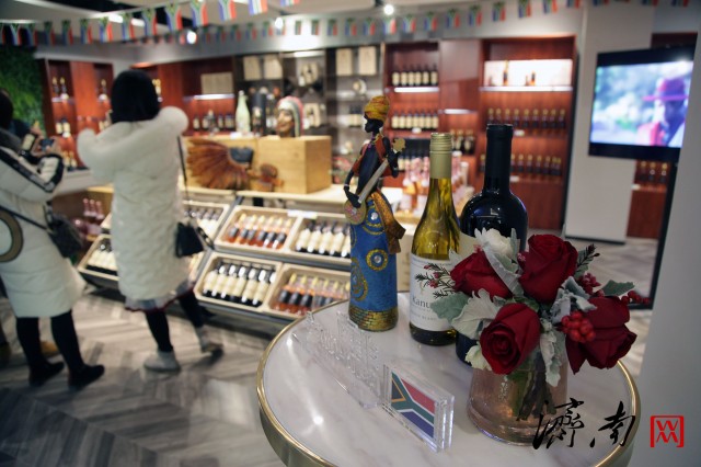 绿地全球贸易进博会展馆,济南绿地全球贸易港今天消息