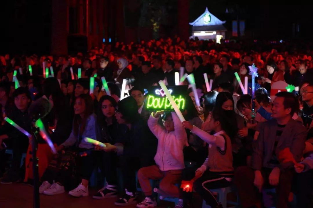 南宁无人机最新消息,广西南宁1000架无人机矩阵光影秀