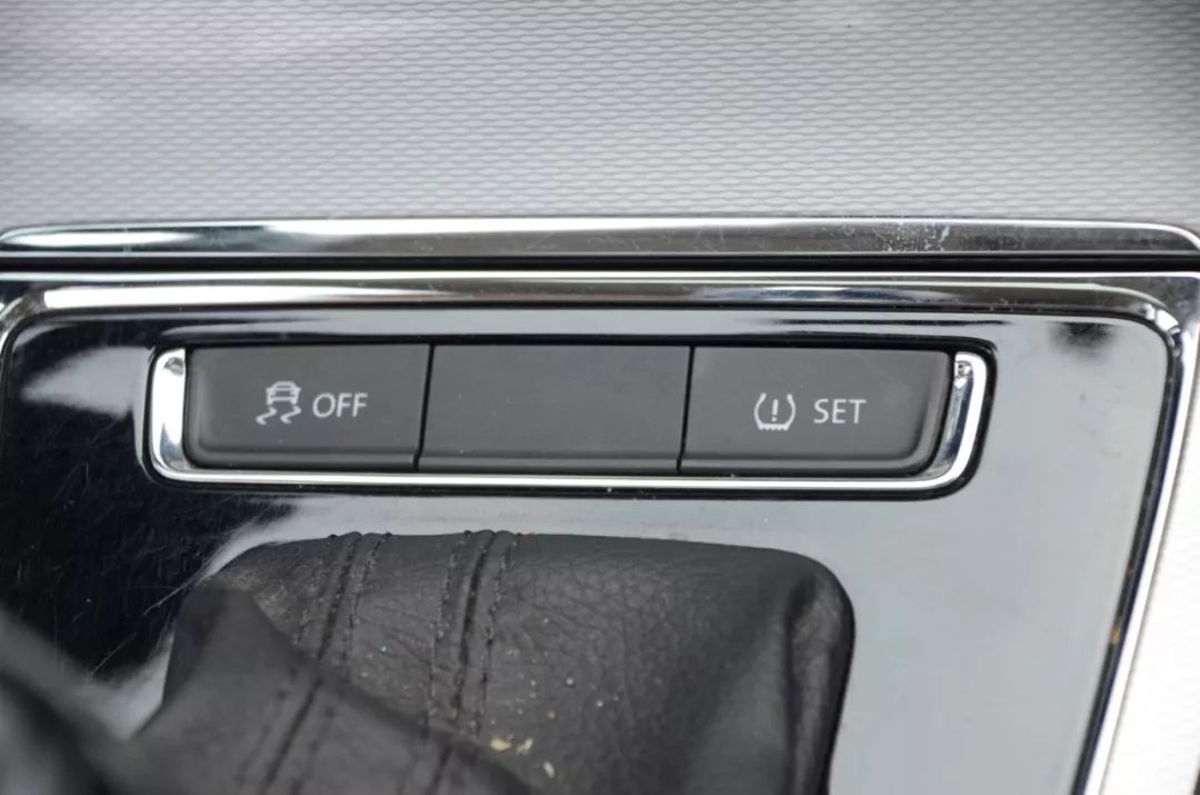 左手丰田右手大众,只花了不到5w成为人生赢家!这辆二手的朗行配置不输自家的卡罗拉!车主赚到了