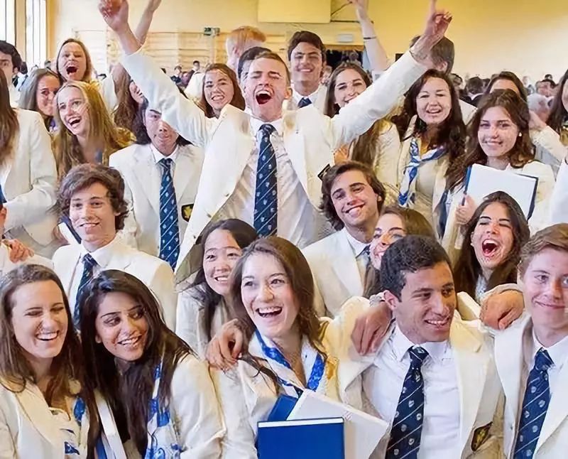 赵文卓女儿在英国上的高中,赵文卓女儿上的是职业学校吗