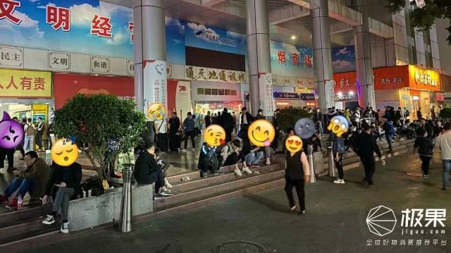 探访全球最大苹果“*市黑**”！iPhone价格低到让人无法想象