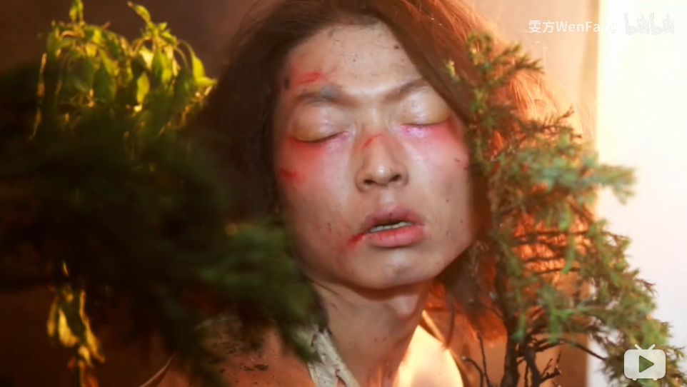 西安农村小伙模仿刘雯走红,农村小伙走秀走红