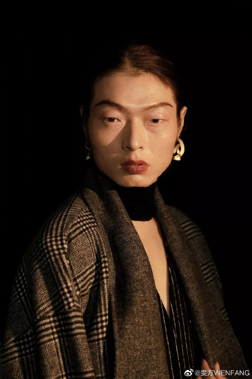 西安农村小伙模仿刘雯走红,农村小伙走秀走红