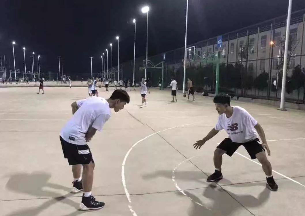 云南昆明潮鞋,穿着80多万鞋子的学生