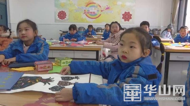 临渭区校外特色课程展示,青铜器剪纸