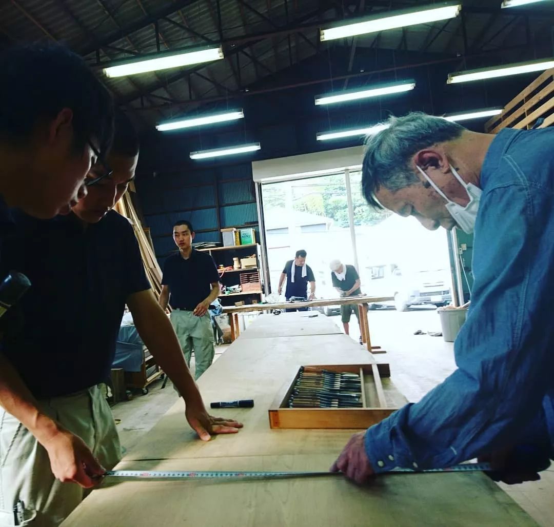 8年不许用手机、不许谈恋爱，他痛骂过的60个光头后来都成了日本大师...