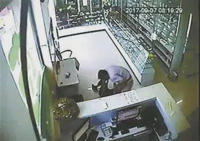 心肺复苏压断老太12根肋骨后续,急救老太压断肋骨二审