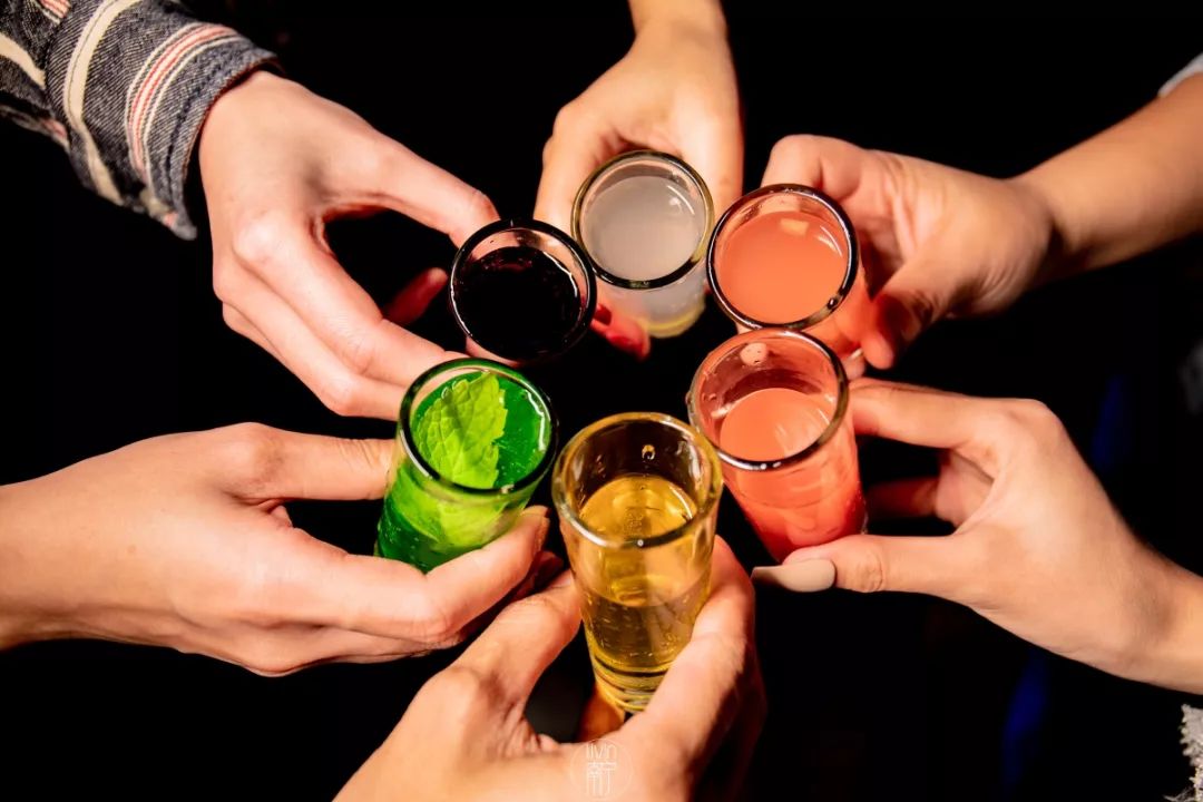 盛天地这间成都来的“网红酒馆”，谢霆锋都打卡了，你还没去过？