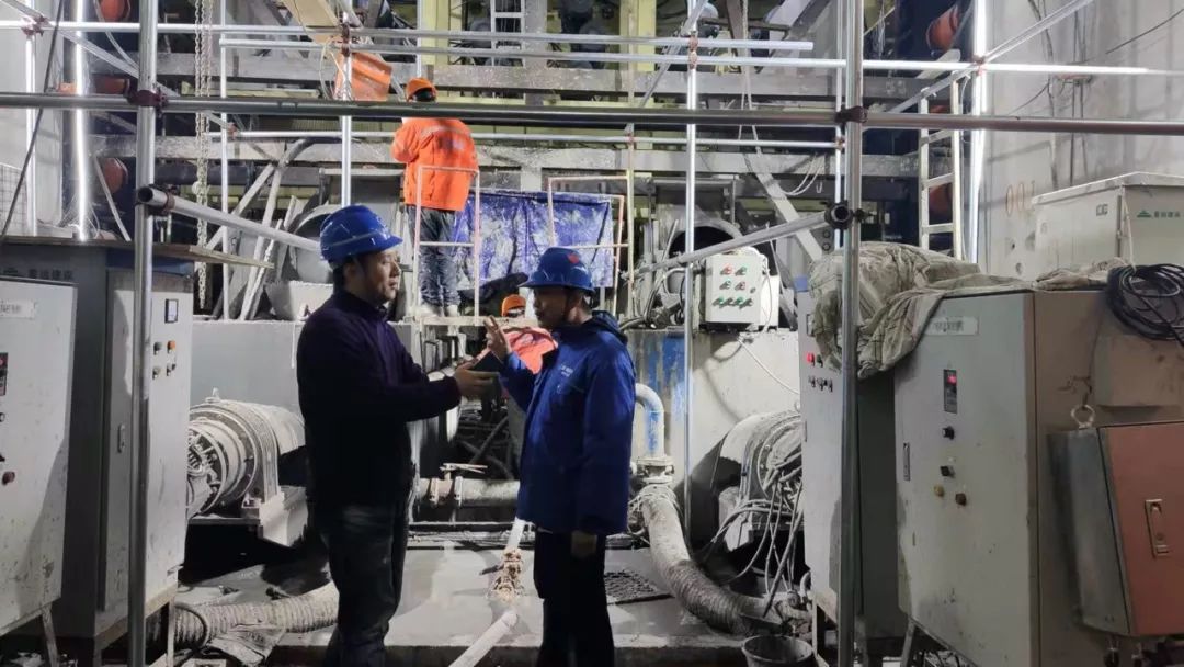 春运温暖回家路感动旅途人,春运路上温暖回家路