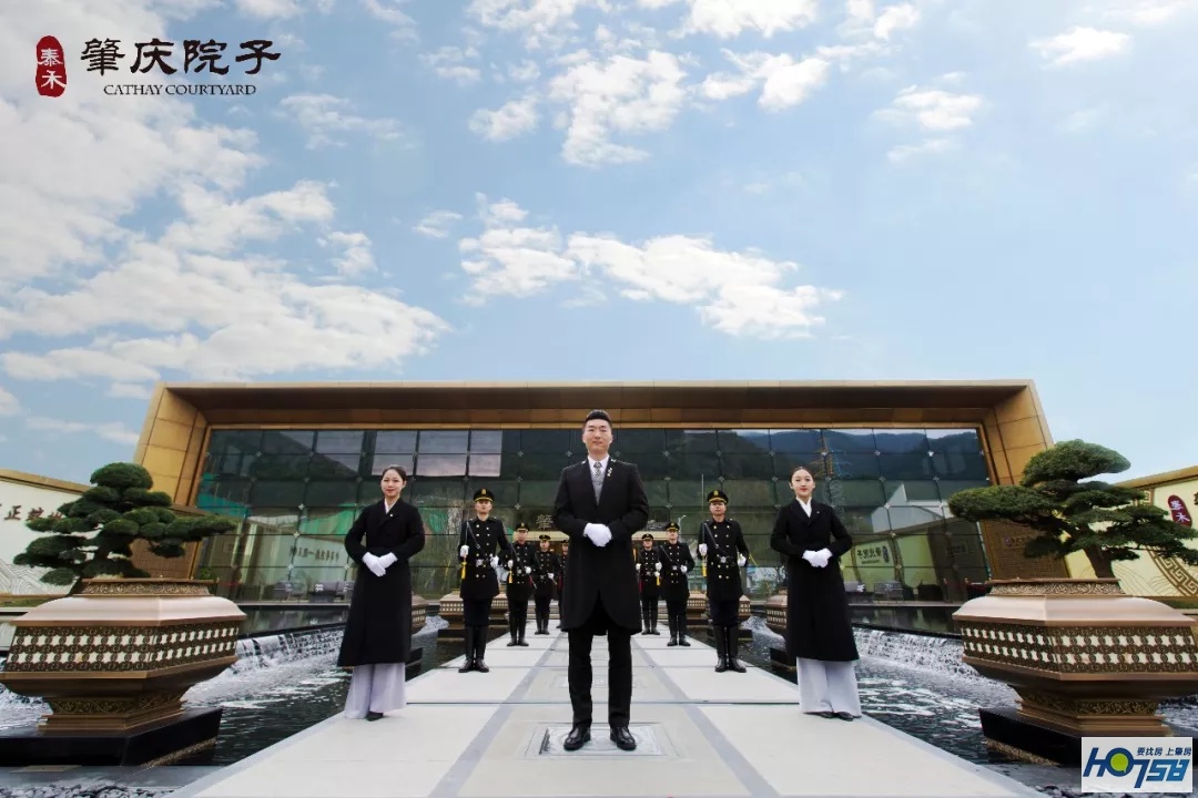 连顶豪都要靠“抢”？8000亩大湖，270°环幕景观