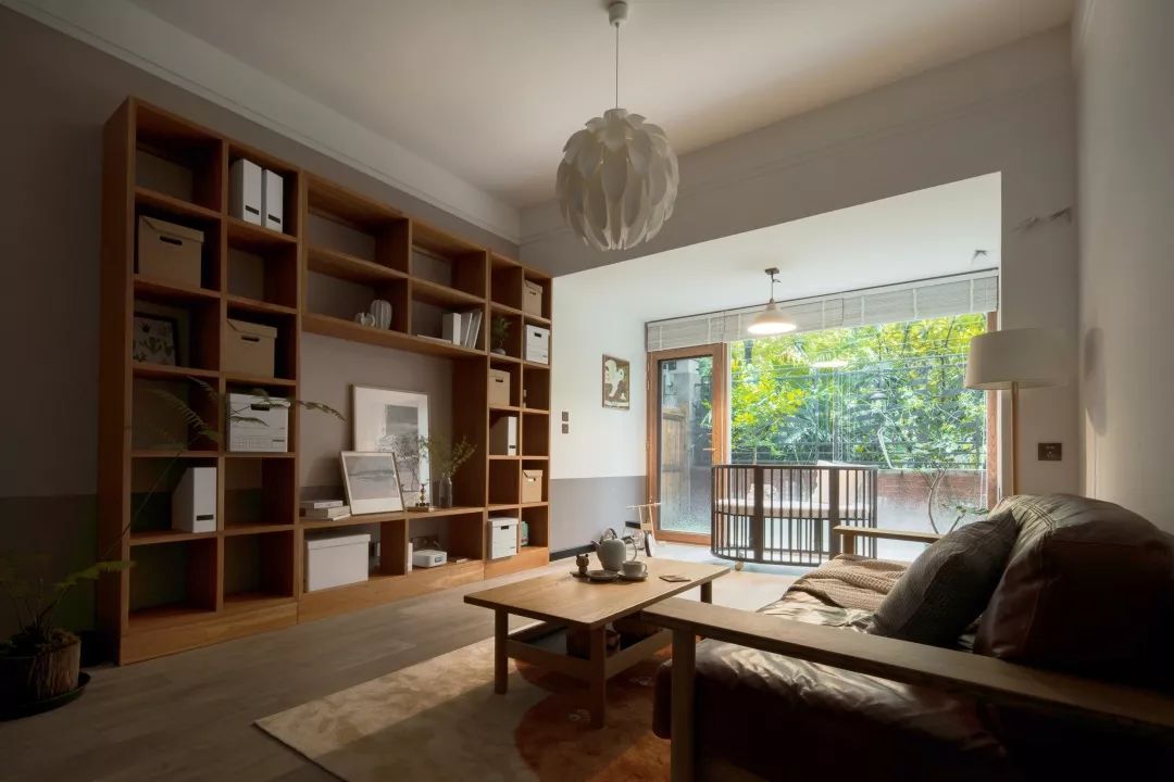 她家院子比房子还大，足足有80m²，在城里也能过得像李子柒