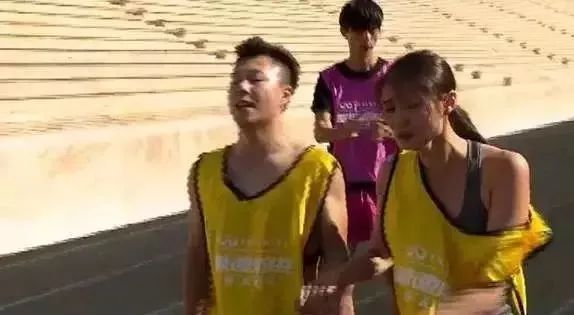 从被质疑没存在感到女团单飞，如今靠最火台剧再次爆红？