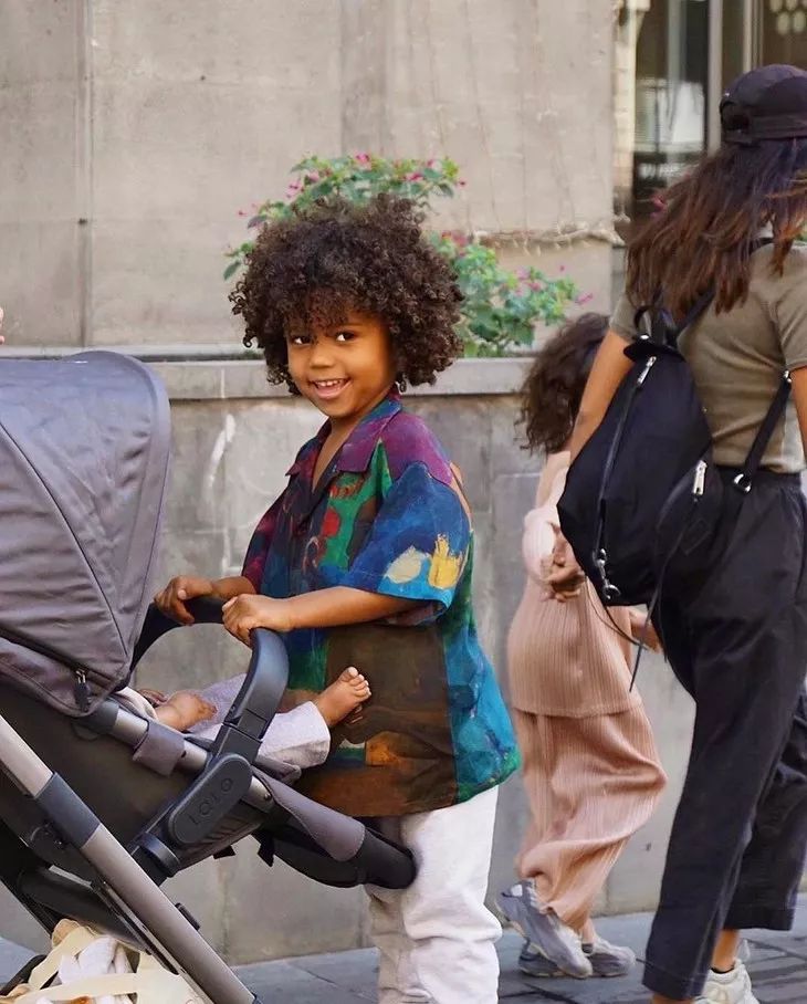 侃爷晒与卡戴珊合照想复合,侃爷卡戴珊时装发布会