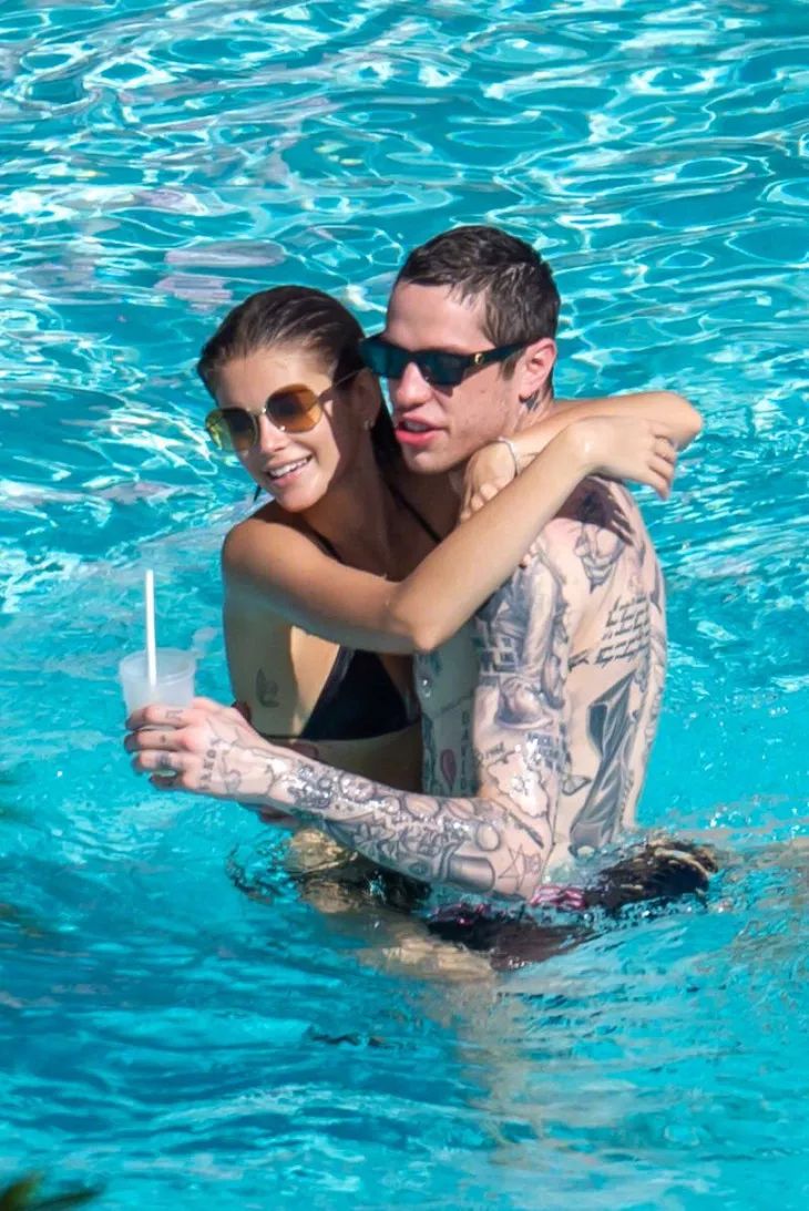 时髦办|18岁的Kaia怀孕了???其实LV太子妃也是19岁当妈妈的