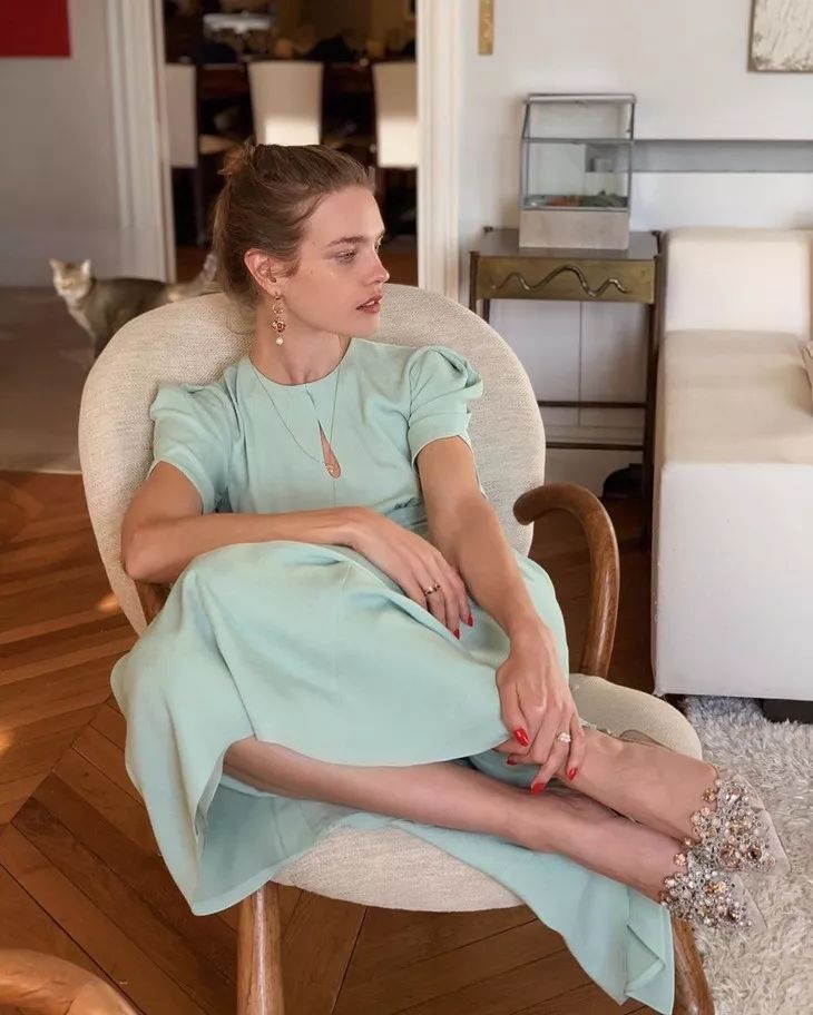 时髦办|18岁的Kaia怀孕了???其实LV太子妃也是19岁当妈妈的