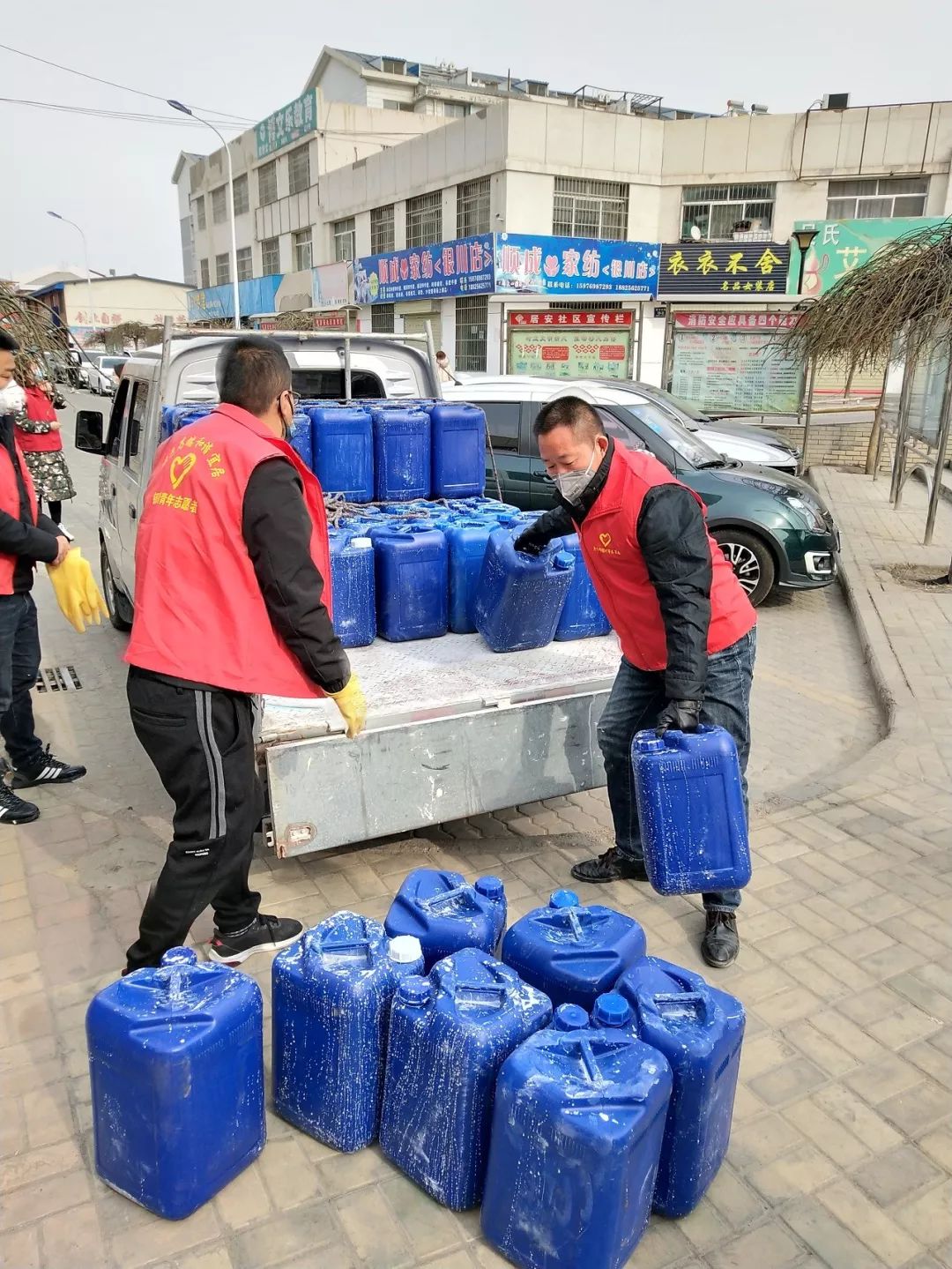 爱心企业向我校无偿捐赠消毒液,爱心企业为定州捐赠消毒液