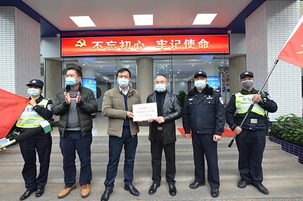 党员先锋筑牢防疫屏障,党员为基层防疫一线注入新的力量