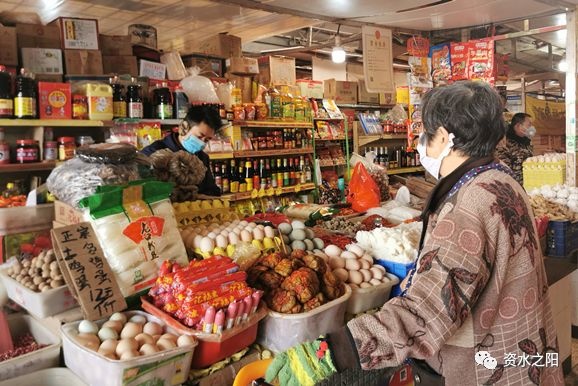 早市戴口罩测体温,进入市场佩戴口罩测体温