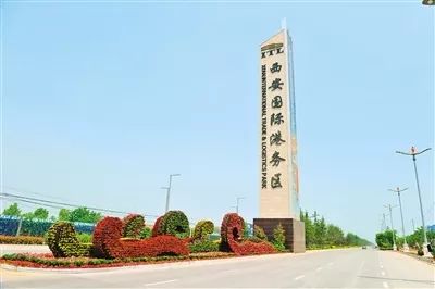 战疫一线党旗飘勇担使命践初心,让党旗在防控战役第一线高高飘扬