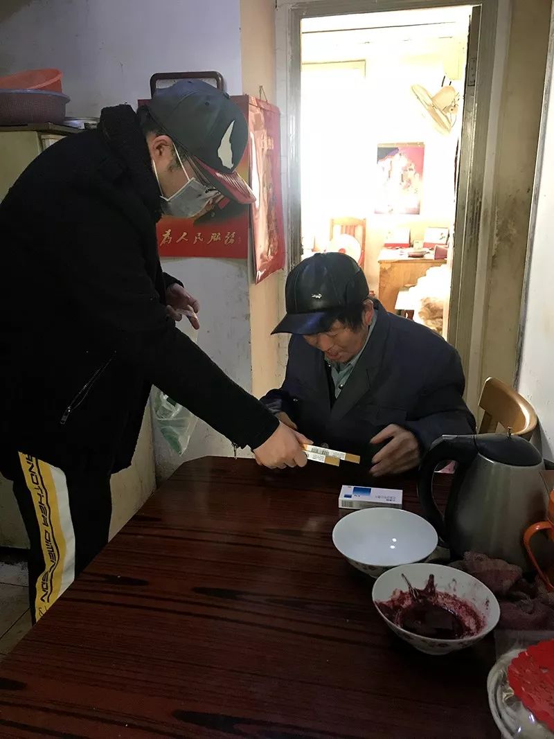 代购蔬菜、送药上门……吴淞这群居委干部开启新“副业”