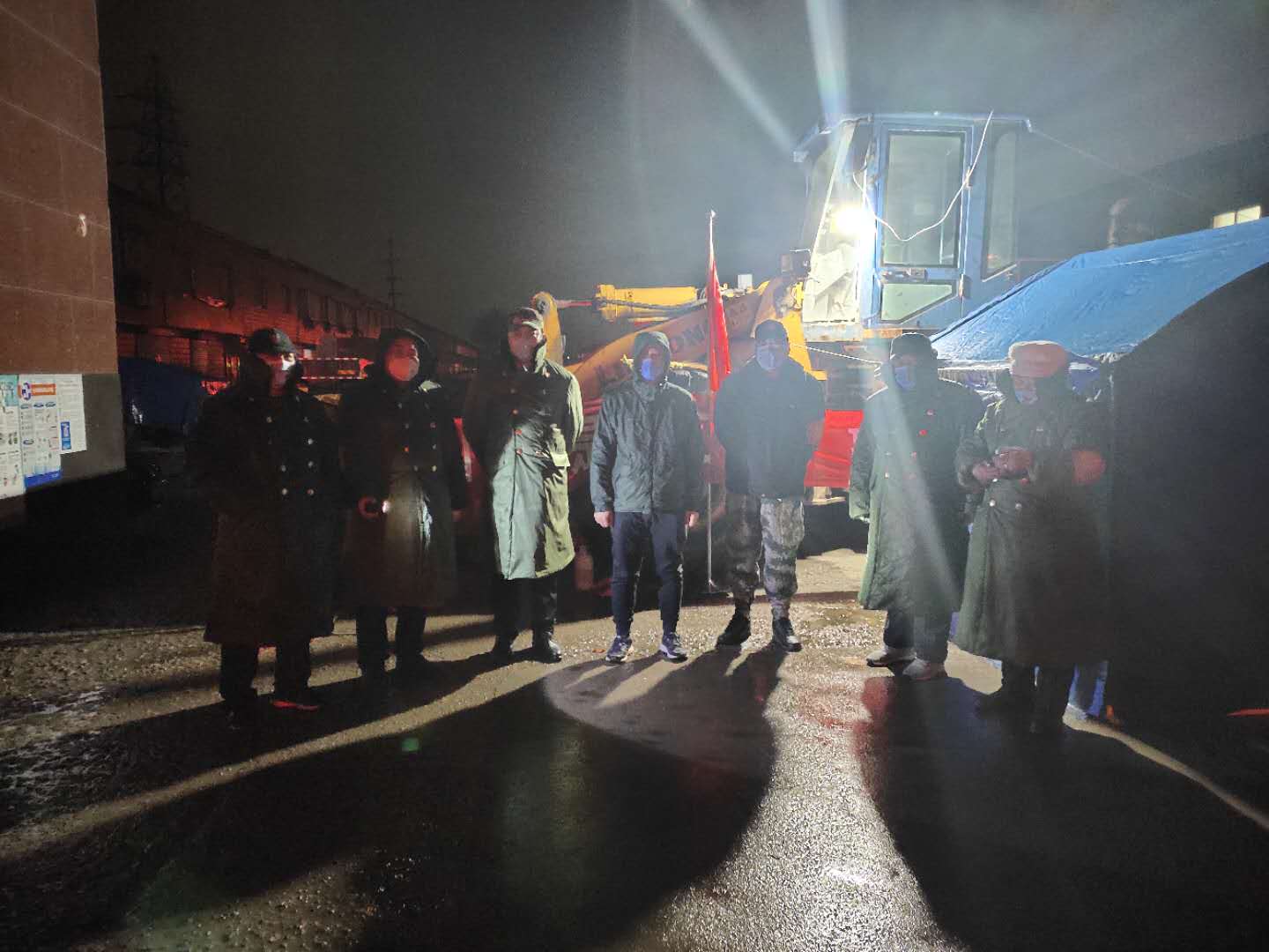 疫情防控日夜奋战,雨雪天气社区抗击疫情值守报道