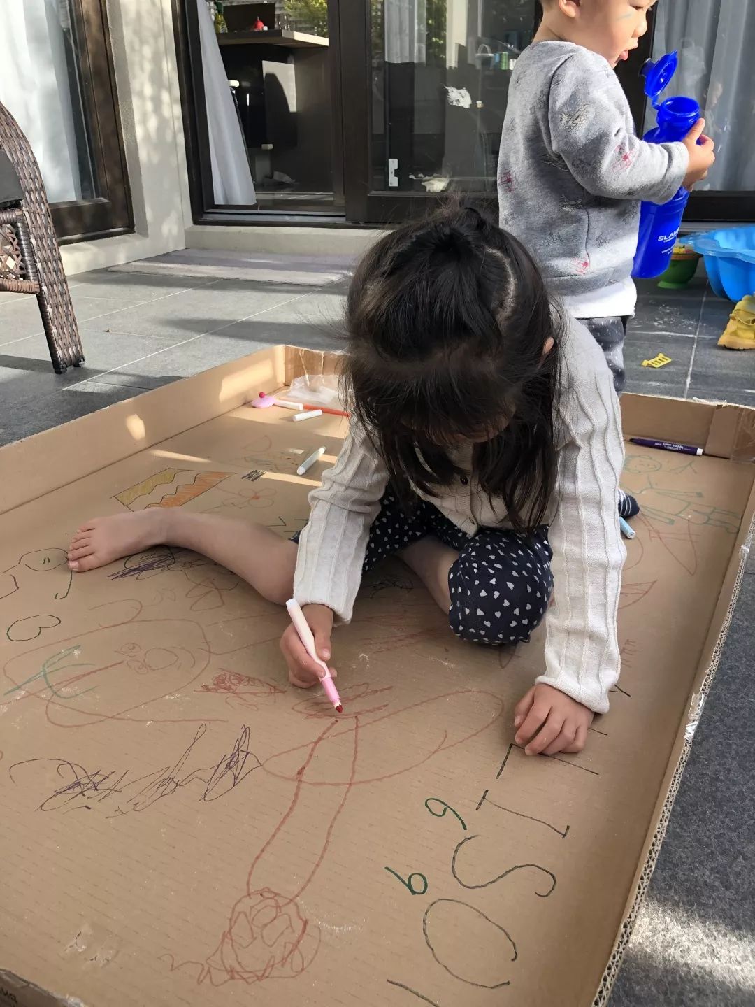 不用花钱就能玩的儿童游戏,十个小朋友玩游戏