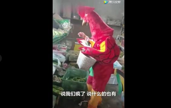 长颈鹿穿防护服,长颈鹿充气防护服