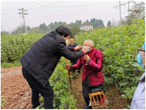 检察蓝关爱老人,检察蓝第一线