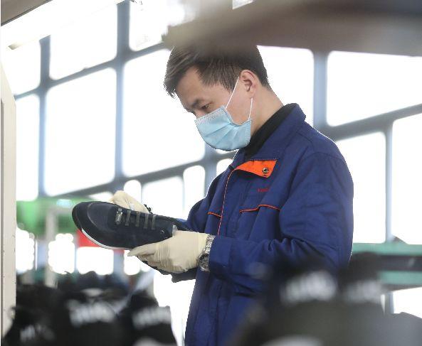 三次体测不能少线上订餐评价好记者亲历康奈复工一线