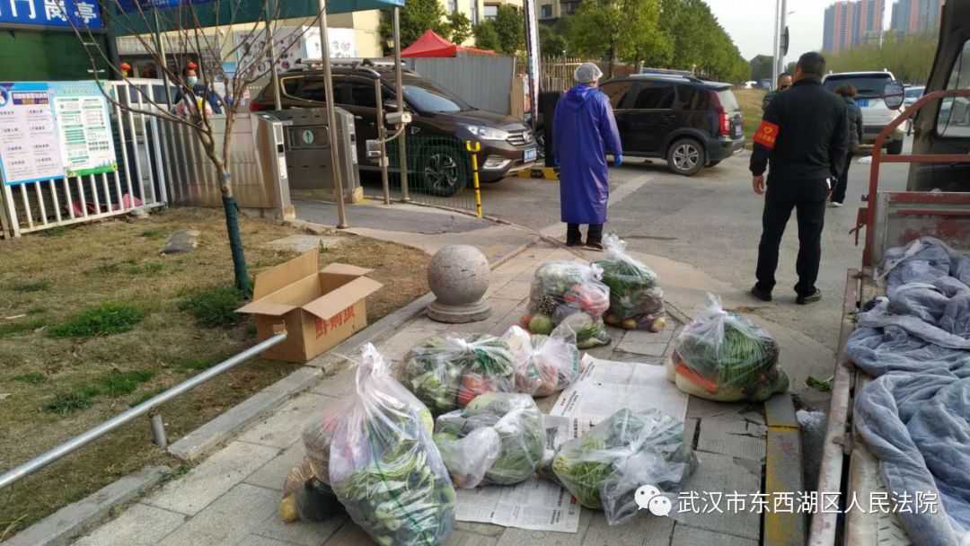 “社区封闭管理，没耽误我们买买买。”｜武汉一日