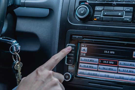 用家里的老途安来练技术,1米9小伙表示坐进去空间还很富裕!就是车机配置有点跟不上?