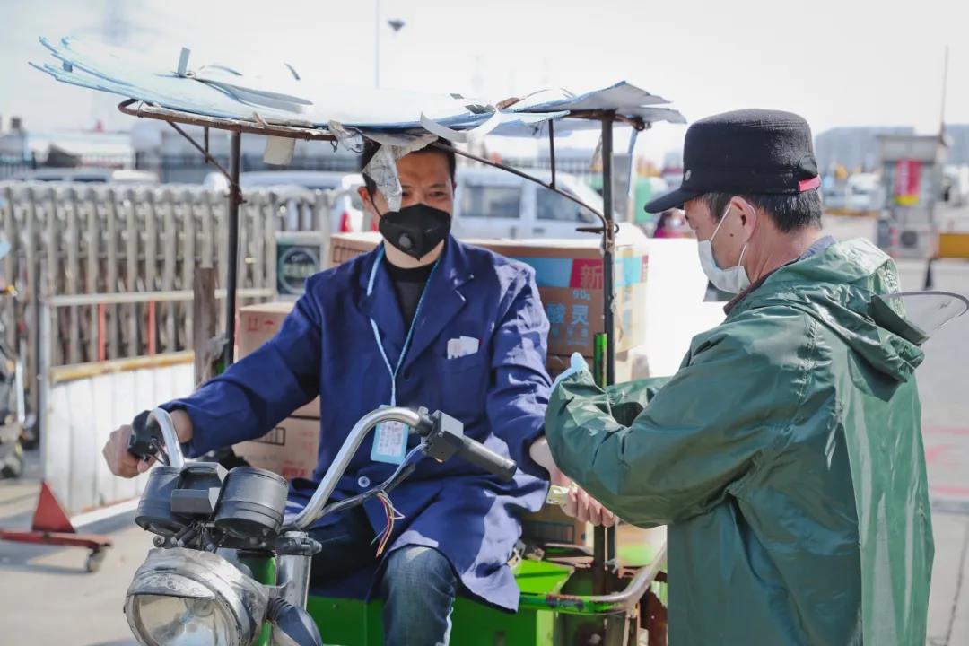 洞泾镇一线战“疫”(0302)——近600家商铺3天内“扎堆”复活!大体量九洲世贸综合批发市场如何做好疫情防控?