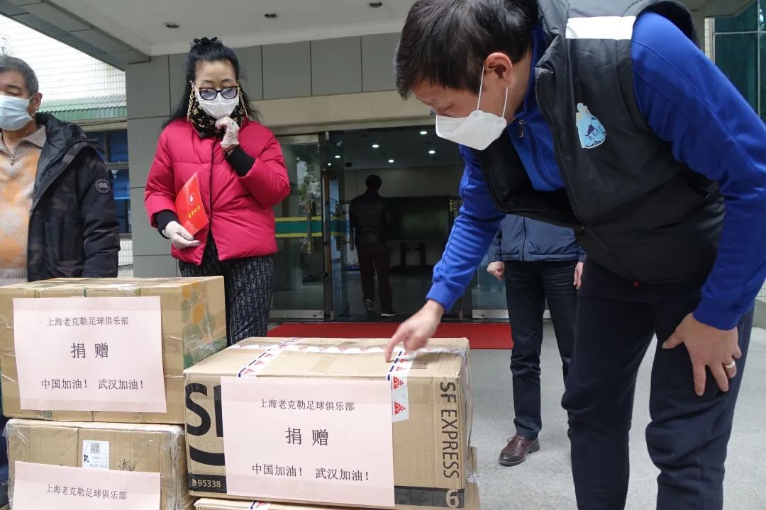华漕镇一线战“疫”日记（0303）——暖心！著名足球运动员范志毅带着10000只口罩来华漕