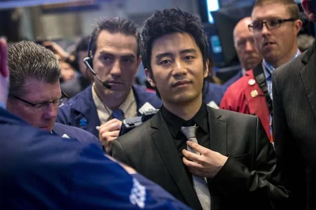 李佳琦把陈欧拍在沙滩上：最牛网红电商消亡，6年弄丢53亿美金