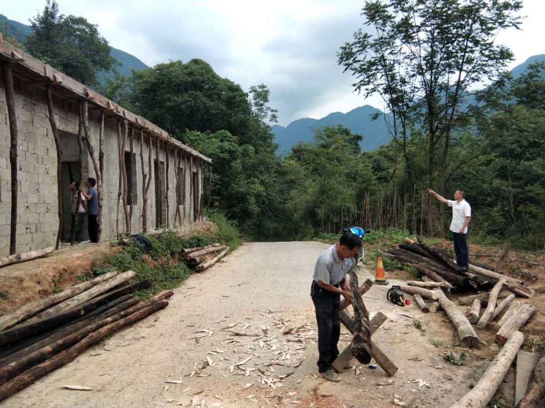 追忆峥嵘岁月践行党员使命,镇巴李耀军