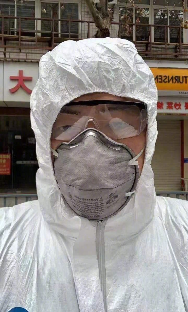 顺丰小哥奖励拿到手软,顺丰奖励小哥完整视频