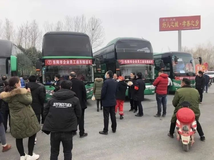 助力复工共同抗击疫情,驰援武汉抗疫医疗队出征