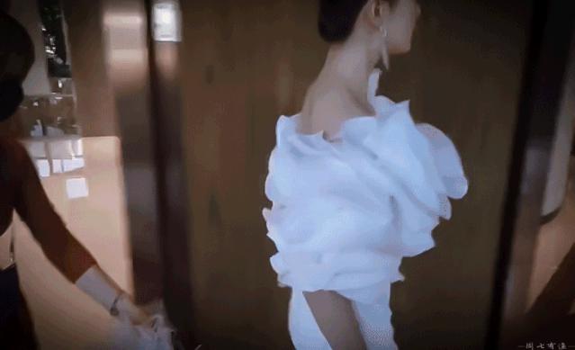 女人脖子有颈纹和年龄有关吗,一条颈纹代表二十岁