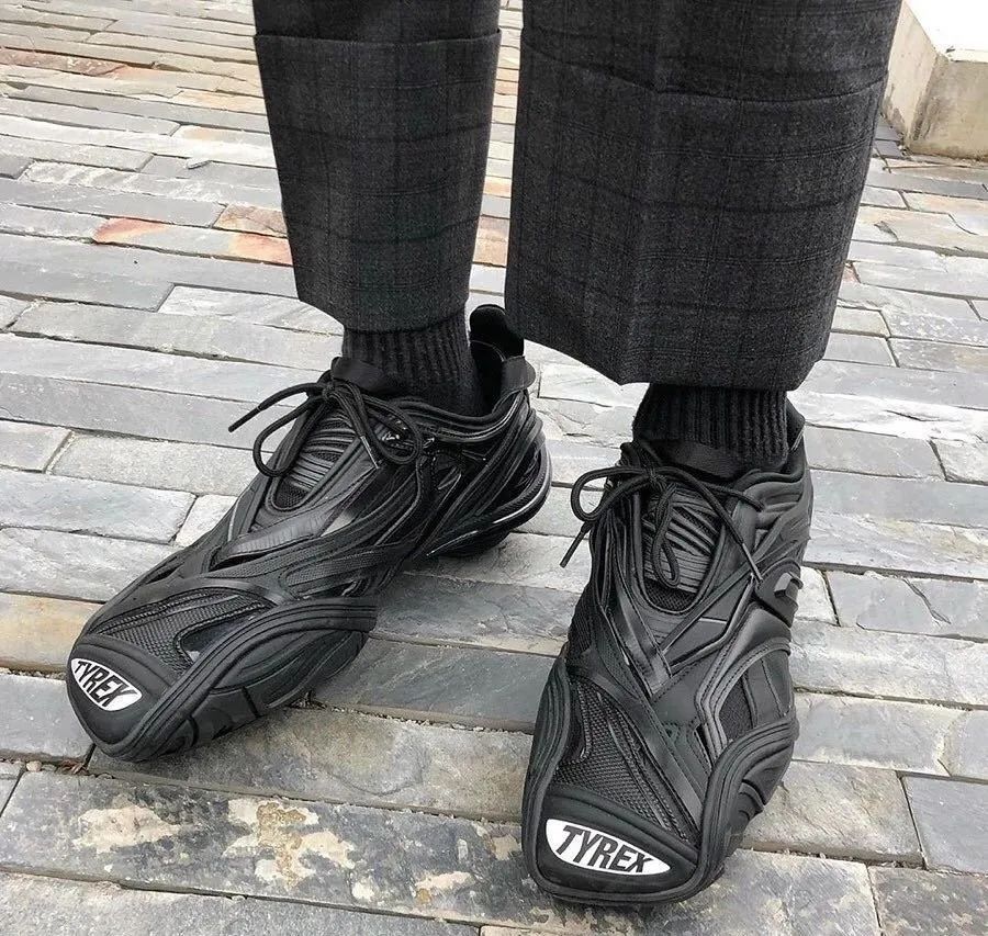 穿了两只不同鞋子发朋友圈,发现时髦的女人都在穿这3双鞋