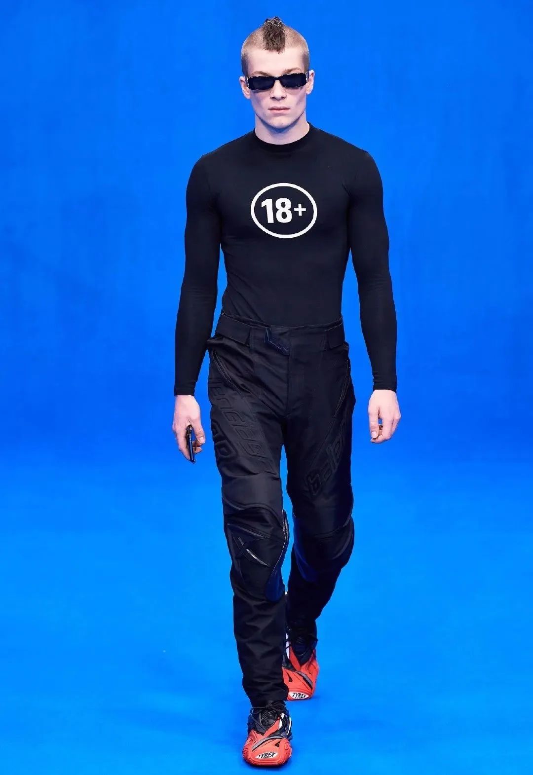 穿了两只不同鞋子发朋友圈,发现时髦的女人都在穿这3双鞋