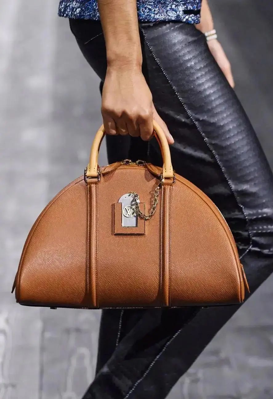 都在这里了！过去一年你支持过的奢侈品和快时尚巨头到底赚了多少？