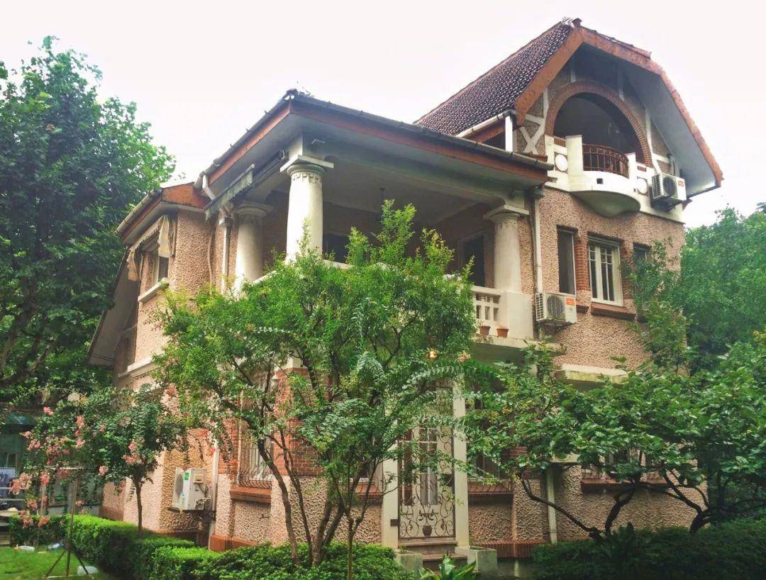 揭秘天价房交易，上海1.5亿豪宅主人现身