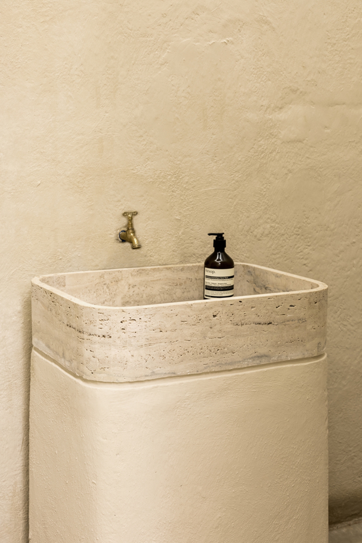 极简文艺服装店设计风格,有个性有品位的服装店设计