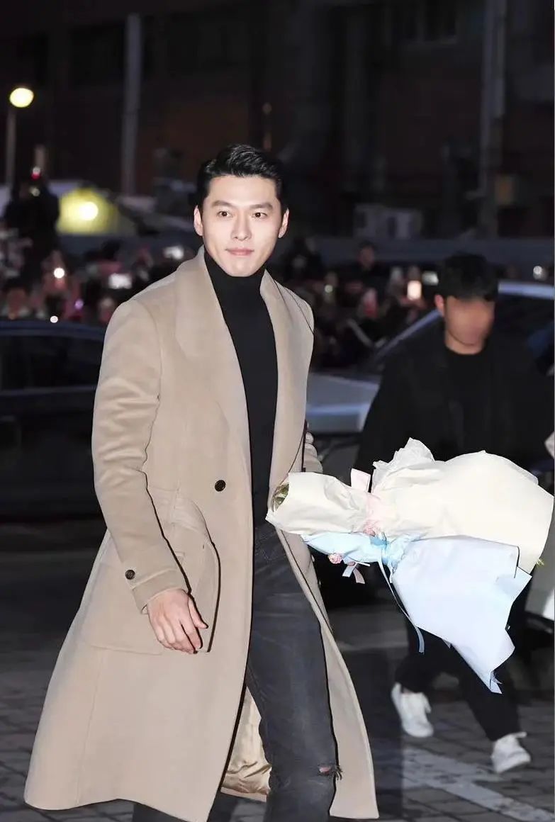 今年的自信就指着领子了