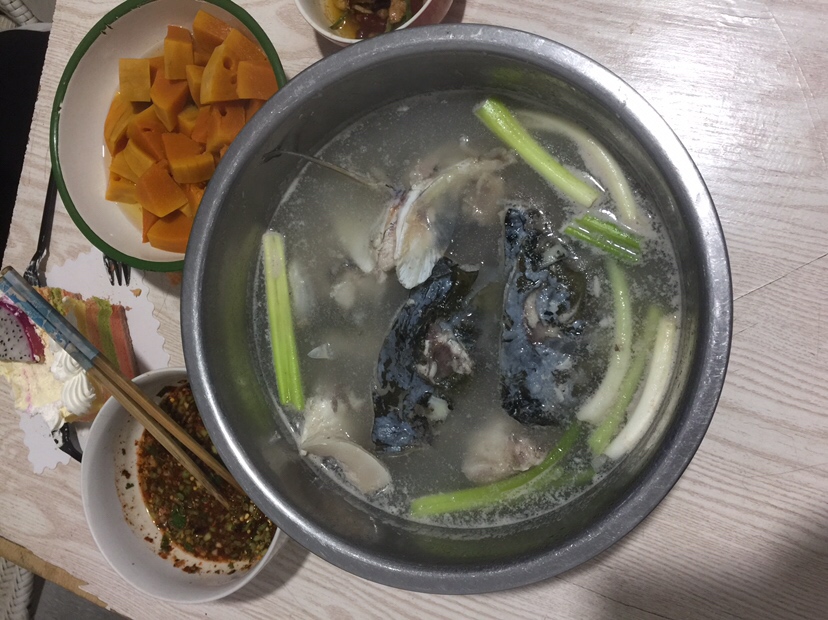 穿上节日盛装为祖国庆生,身穿战袍