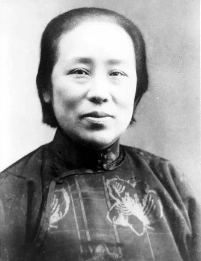 被尊为先生的十位伟大女性,中国被尊称为先生的十大女性