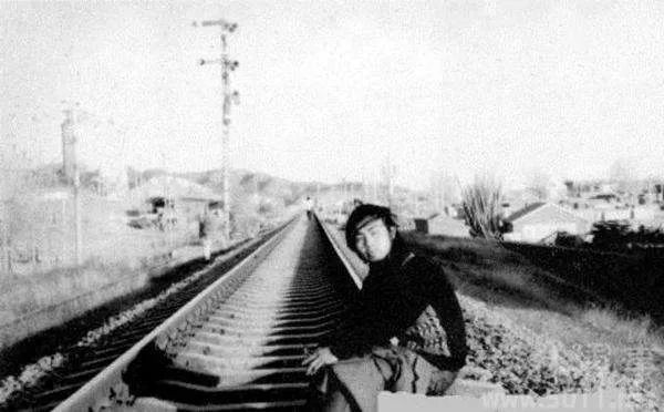 他是诗歌之王：15岁考入北大，25岁放弃生命，至今无人超越