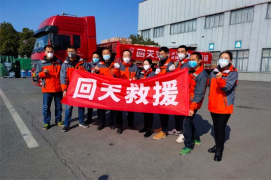 抗疫战斗中的医护工作者,各地基层工作人员抗疫的身影