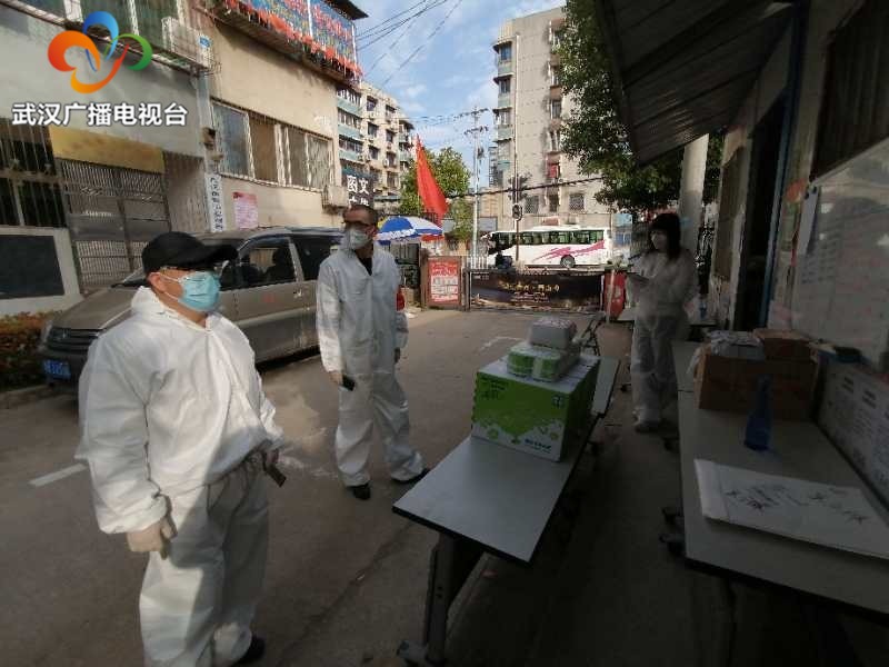 党旗插在最前沿图片,党旗插在群众需要的地方