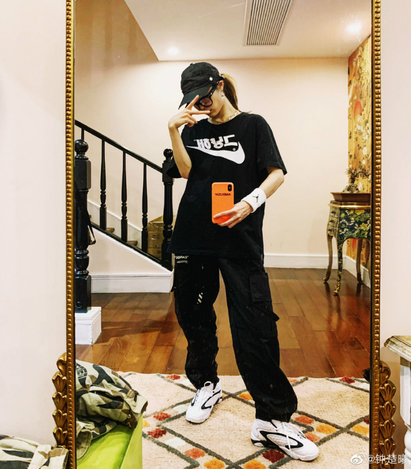 鹿晗上脚足球鞋,鹿晗创造营上脚dunk